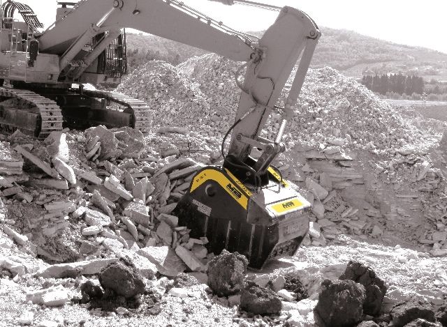 News - THE MB FAMILY EXPANDS IN 2015,  WITH THE ADDITION OF TWO NEW BUCKET CRUSHERS