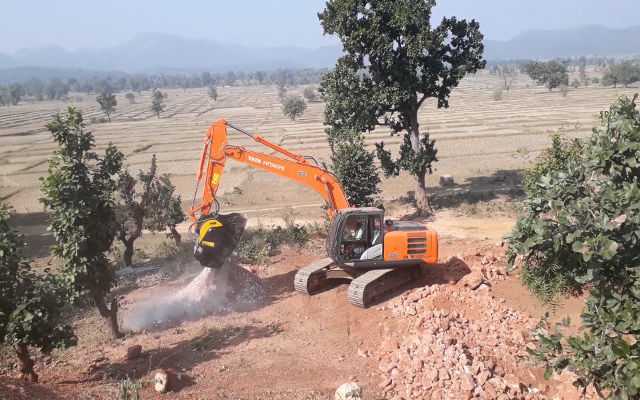 A reputed Mines & Quarry owner in the Eastern part of India found an ideal solution in MB Crusher’s bucket